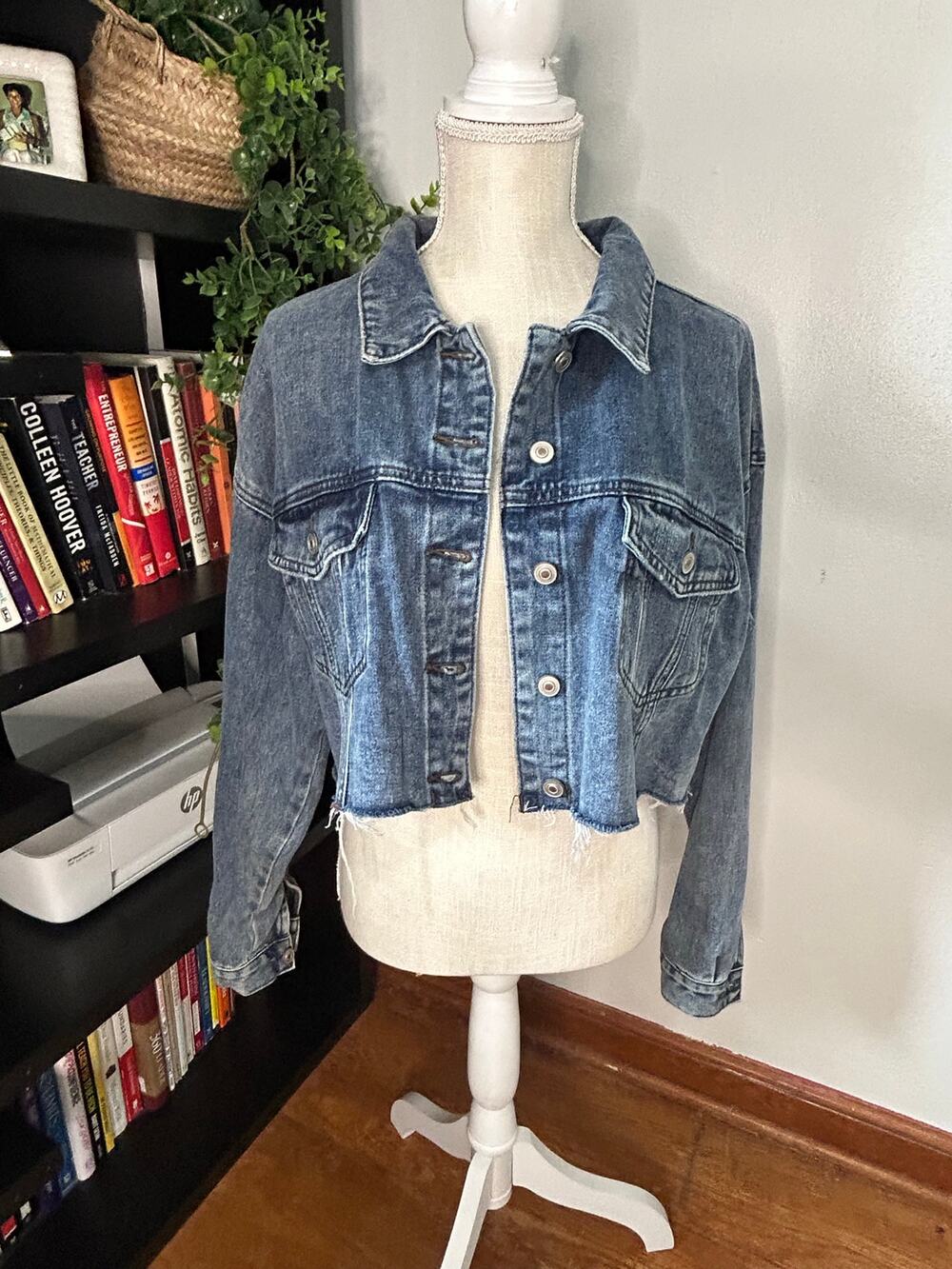 Fashion Nova Sz L Blue Cropped Denim Jean Jacket Distressed Raw Hem Long Sleeve